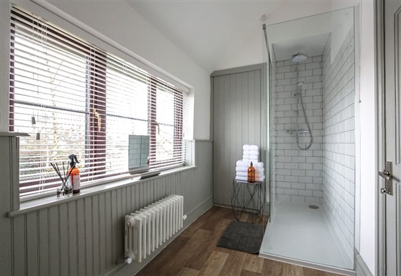 Spacious Bathroom with power shower